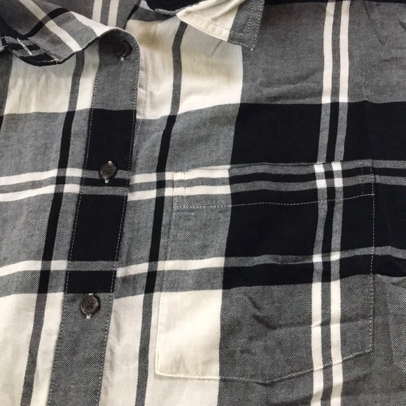 THE BOYFRIEND SHIRT Checkered Button Up - Picture 3 of 5